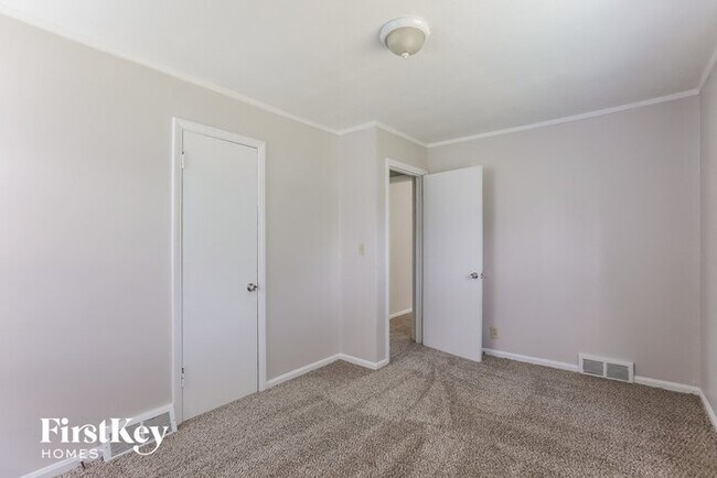 Building Photo - 8405 E 47th St