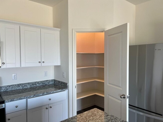 Building Photo - 624 Gemsbok Dr