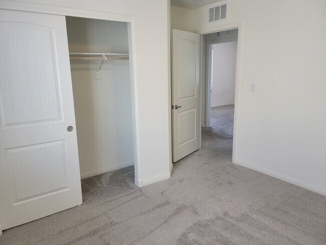 Building Photo - Beautiful 4 bedroom home!