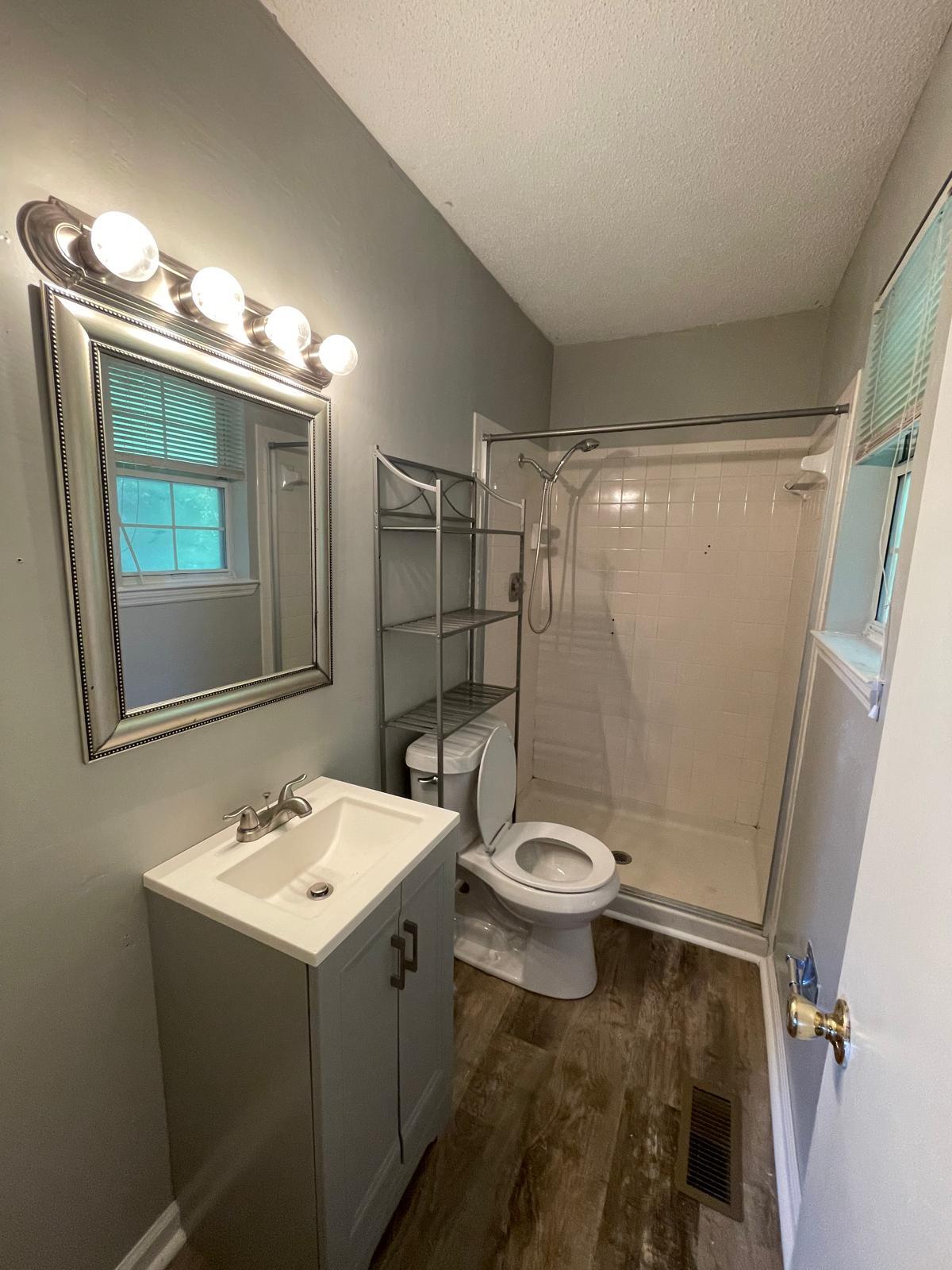 Master Bedroom - Bathroom - 1936 Ashmore Ave