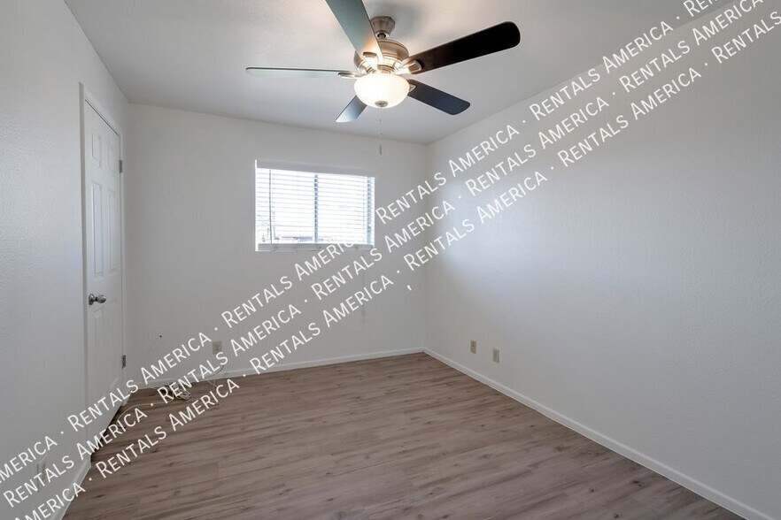 Building Photo - 2074 W Butler Dr