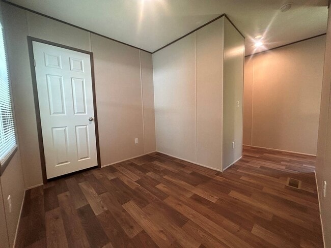 Building Photo - 22 White Oak Village