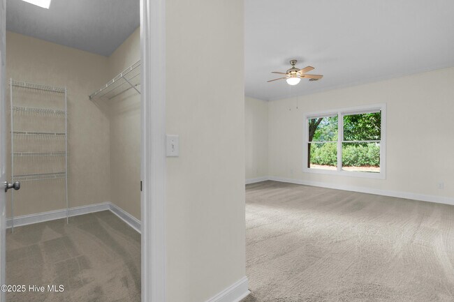Building Photo - 1216 Barkentine Dr