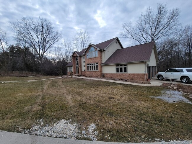 Building Photo - Upscale and Spacious Cedar Falls House for...
