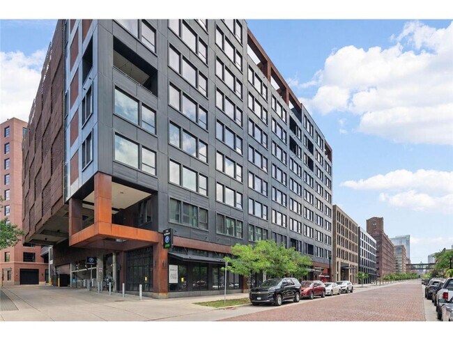 Building Photo - 728 N 3rd St