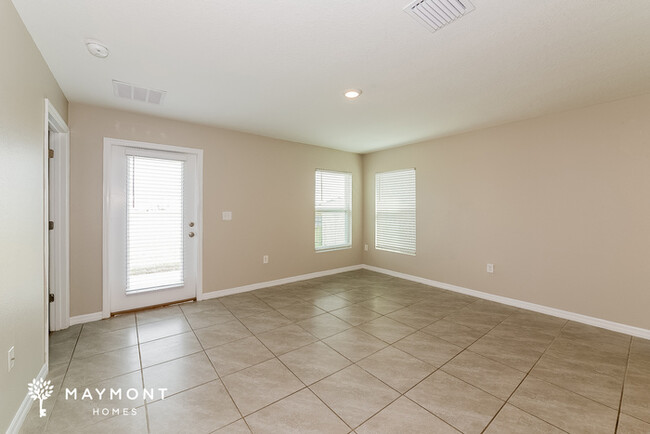 Building Photo - Modern 4 Bedroom