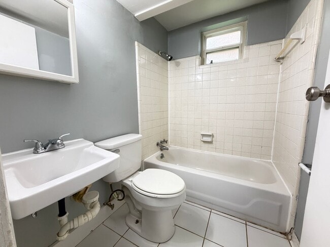 Building Photo - 3706 Noblitt Dr