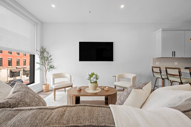 Building Photo - 416 Main St