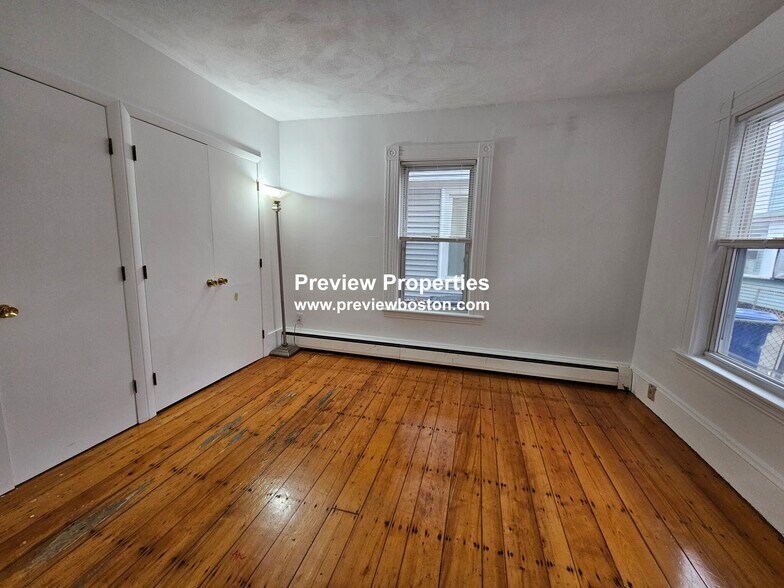 Building Photo - 5 Lawrence Pl