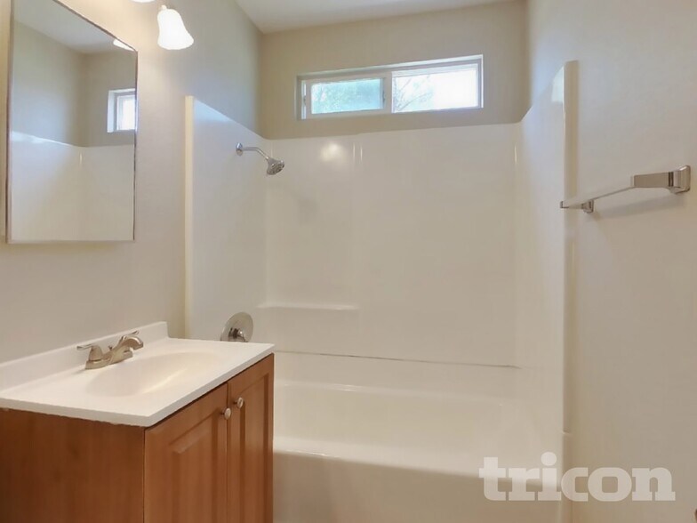 Building Photo - 3290 Conejo Dr