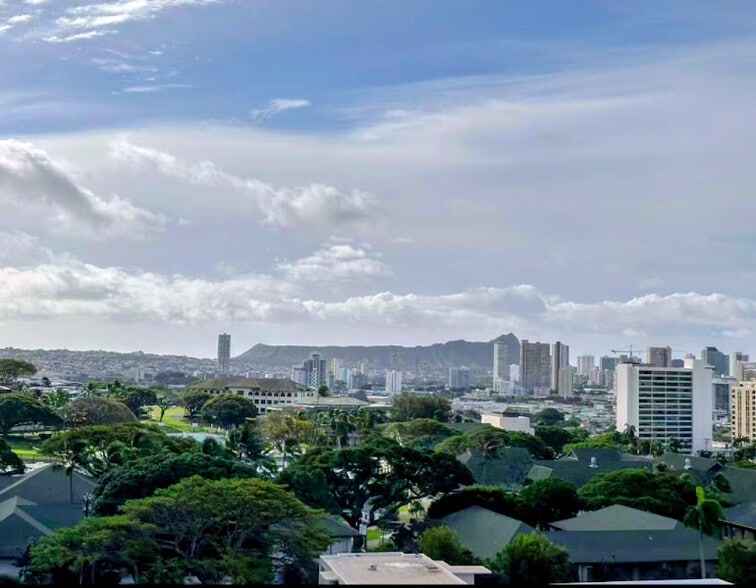 Building Photo - 1545 Nehoa St