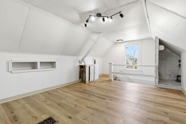 Building Photo - 2935 E 121st St