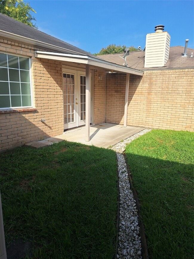 Building Photo - 4030 Knoll Glen Dr