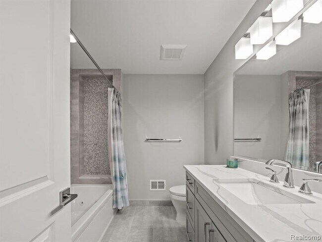 Building Photo - 3511 Lakecrest Dr