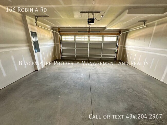 Building Photo - 166 Robinia Rd