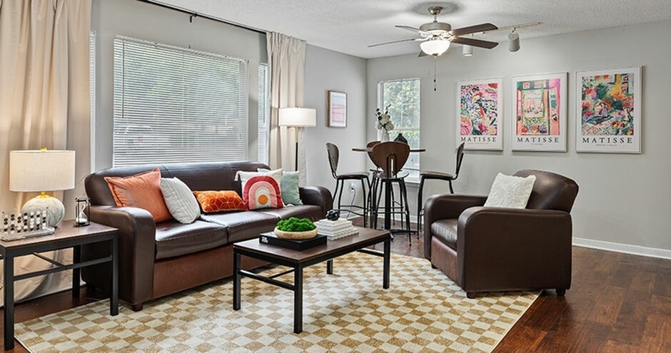 Model-Living-Room-02-Park-at-Athens-Lakeside-Athens-GA-5 - Arches On The Lake Student Living