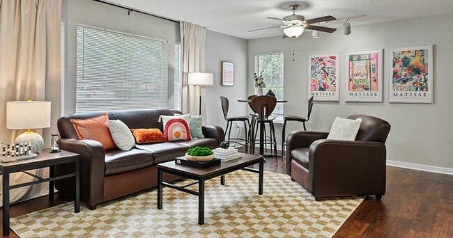 Model-Living-Room-02-Park-at-Athens-Lakeside-Athens-GA-5 - Arches On The Lake Student Living