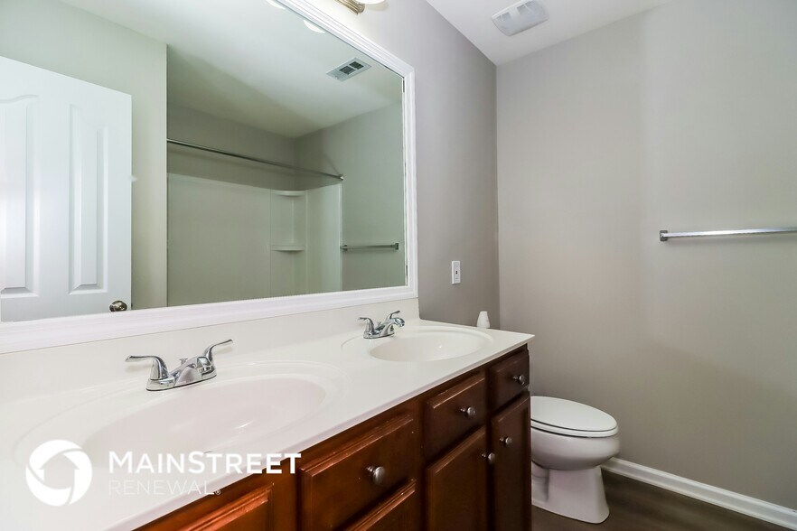 Building Photo - 2896 Village Center Dr