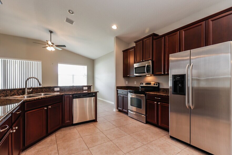 Building Photo - 7320 Forest Mere Dr