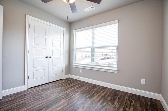 Building Photo - 508 E Osage Trce