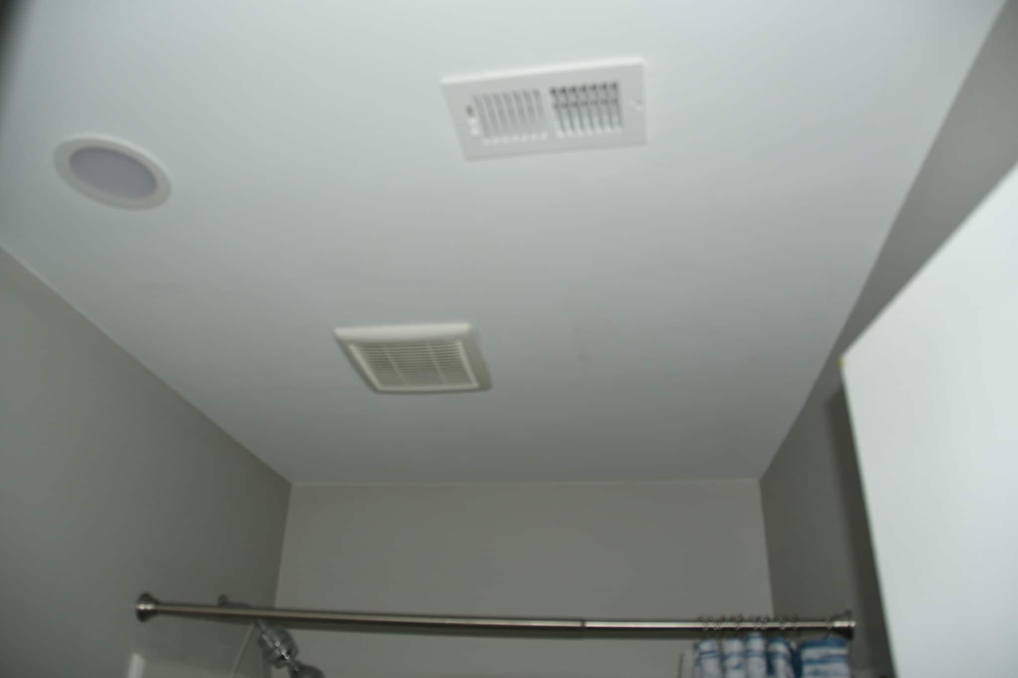 Building Photo - 220 Elm St