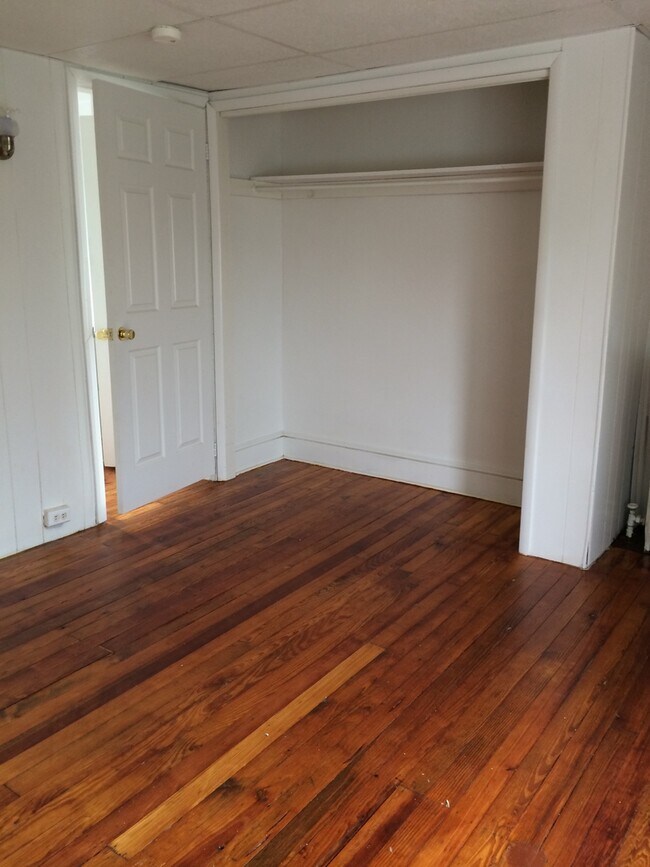 Building Photo - Spacious 3 Bedroom Apartment in East York City SD