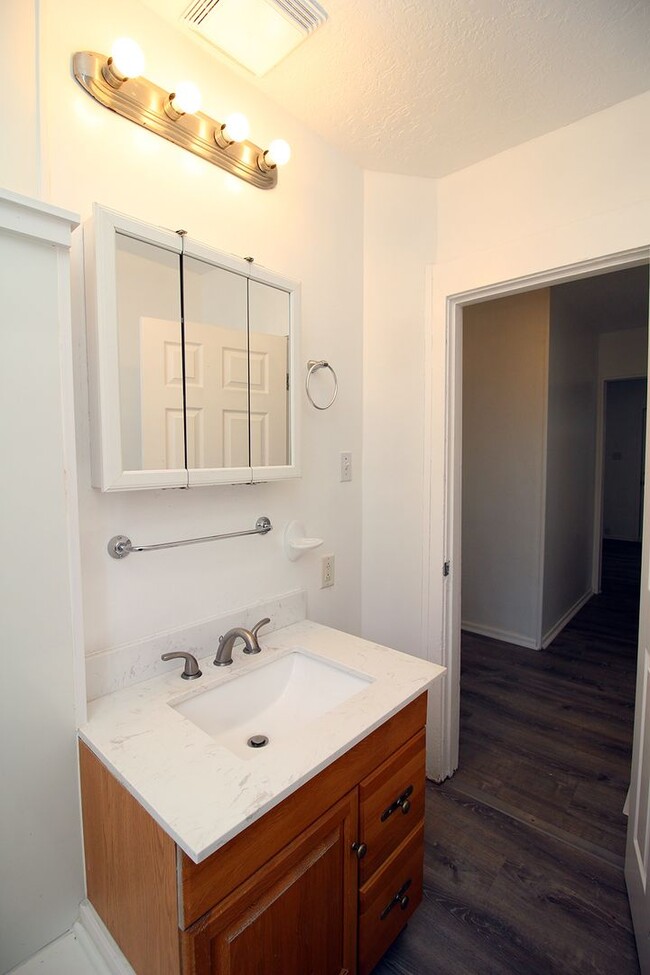 Building Photo - 2315 SE 66th Ave