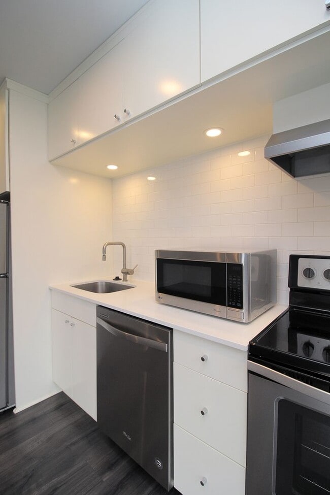 Building Photo - 1480 N Jarrett St