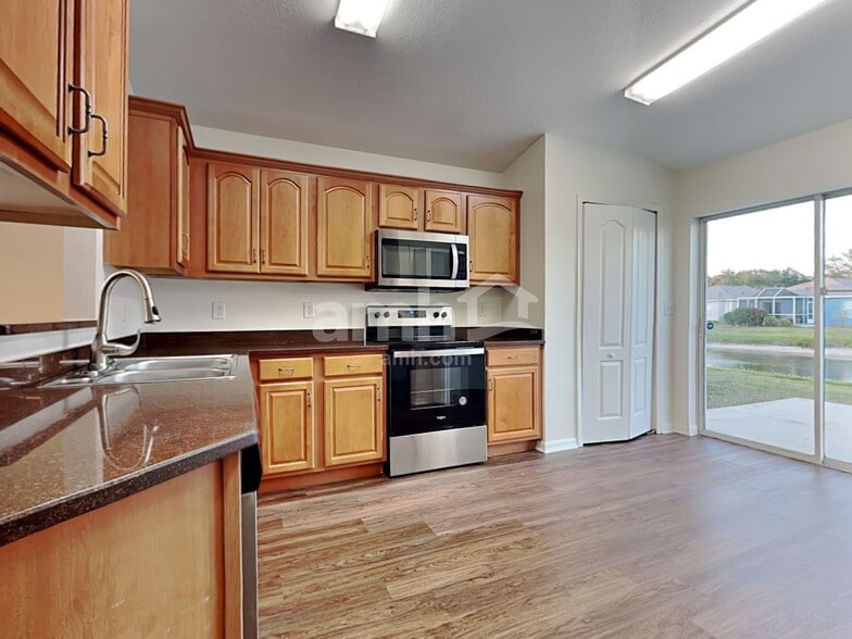 Building Photo - 8138 Canterbury Lake Blvd