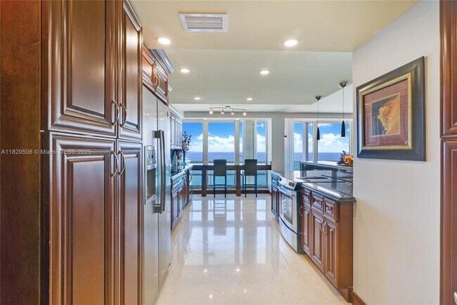 Building Photo - 2100 S Ocean Ln