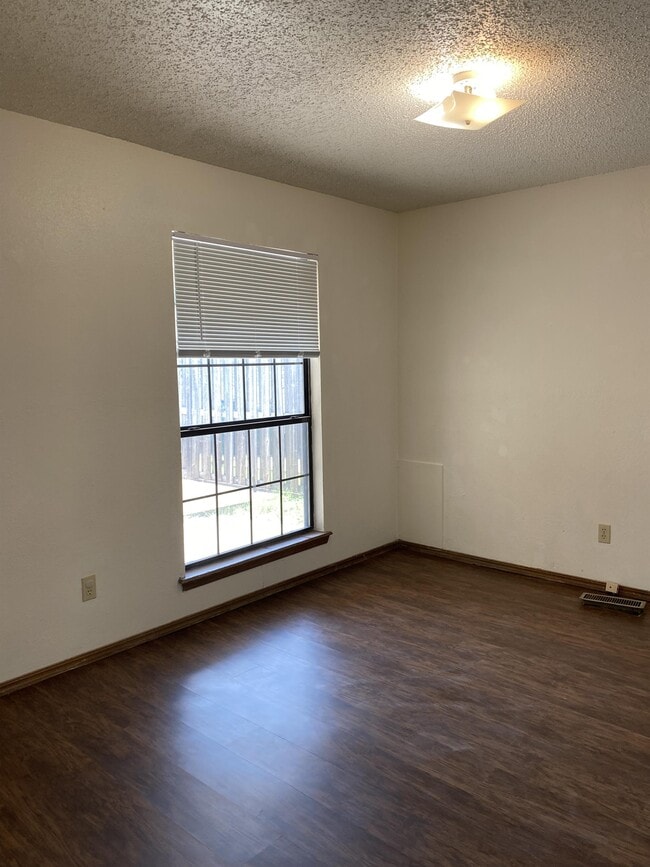 Building Photo - 12606 Abbotts Way