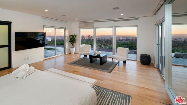 Building Photo - 10134 Angelo View Dr