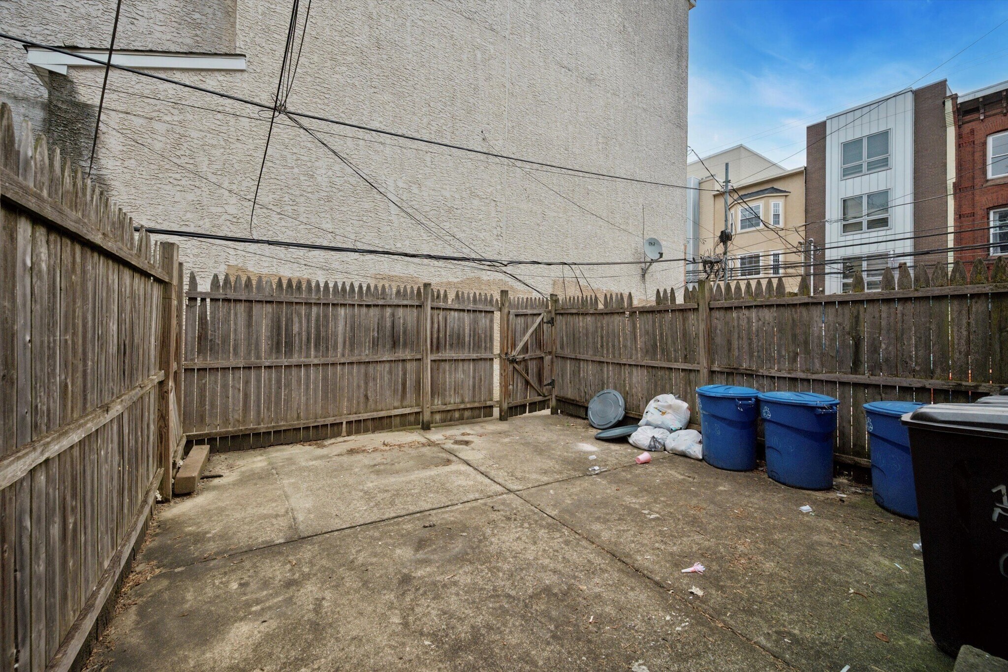 Building Photo - 1703 W Montgomery Ave