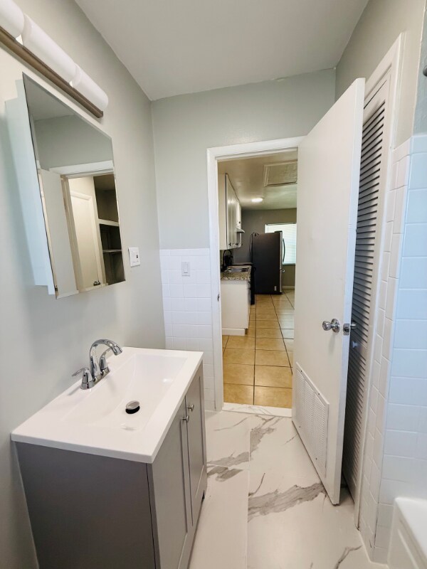 Building Photo - 1128 Neptune Dr