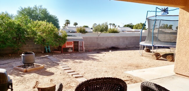 Building Photo - 10824 S Ave Primavera