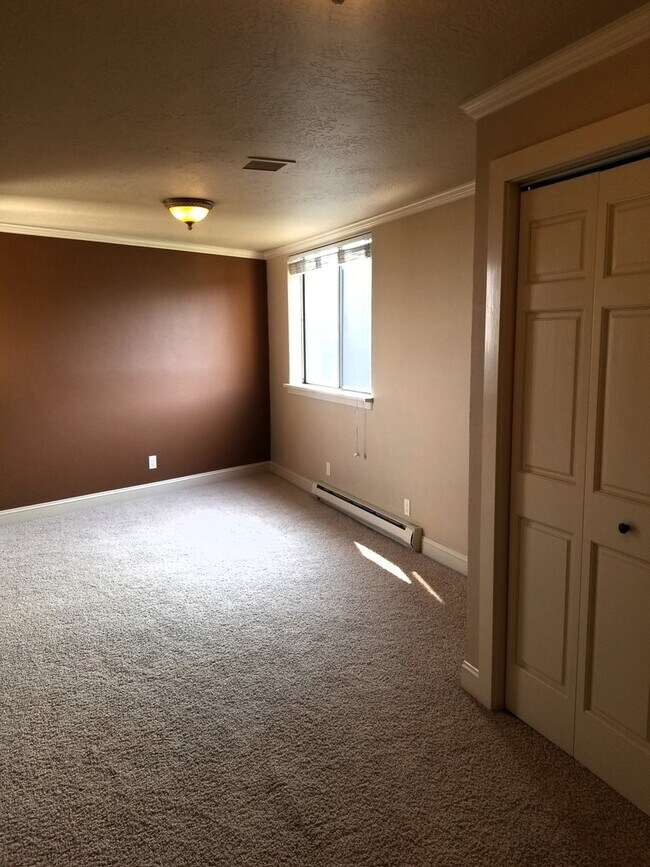 Building Photo - Class and Style! 3 Bed, 2 Bath South Hill ...