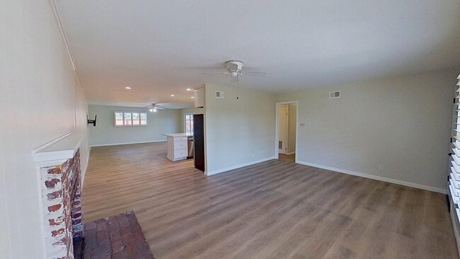 Building Photo - 8011 Taylor Dr