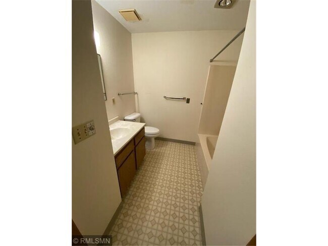 Building Photo - 219 E Clayton Ave