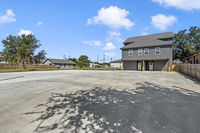 Building Photo - 1416 Speight Ave