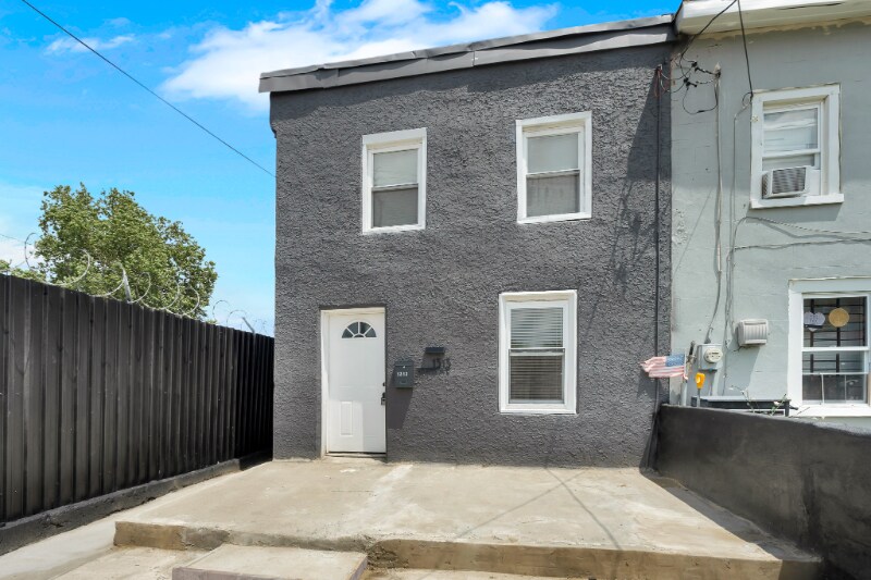 Building Photo - 1313 Adams St