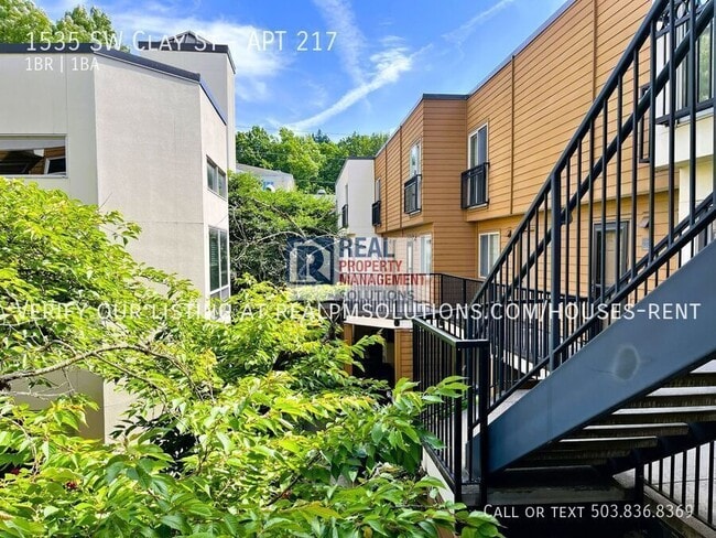 Building Photo - 1535 SW Clay St