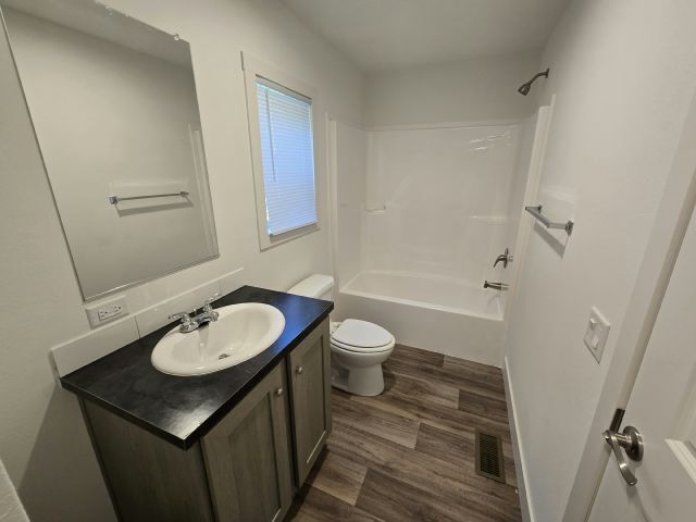 Building Photo - 121 Maple Dr