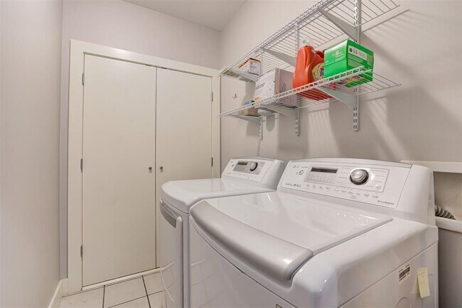 Building Photo - 444 N Central Ave