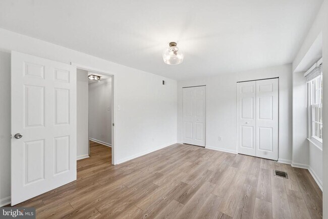 Building Photo - 5603 Independence Cir