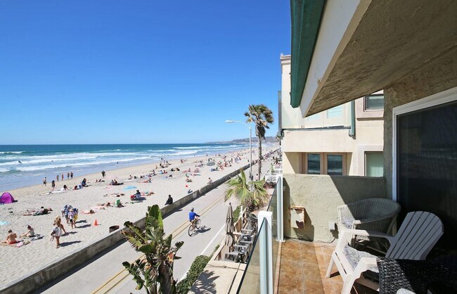 Building Photo - Beach front big duplex. Gustavo Lopez AMSI