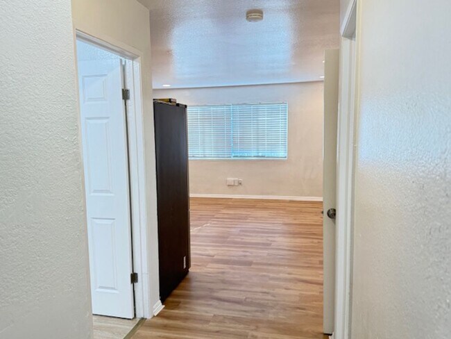 Building Photo - 3421