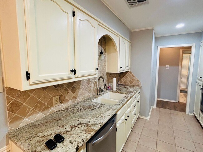 Building Photo - Spacious and Updated Hewitt Home