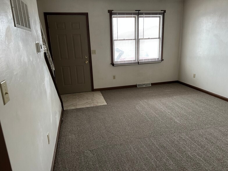 Building Photo - 3169 W 40th St