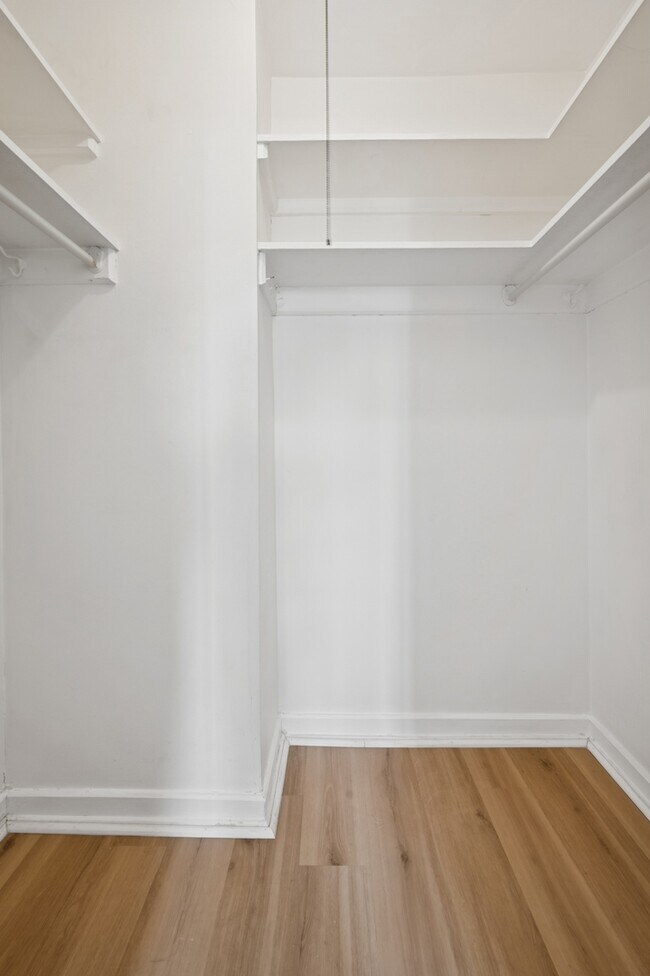 Building Photo - 253 E Delaware Pl