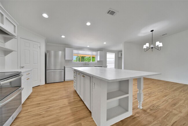 Building Photo - 31324 Knebel Rd